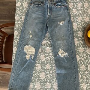 Levi’s Wedgie Straight Distressed Jeans Size 28, L26